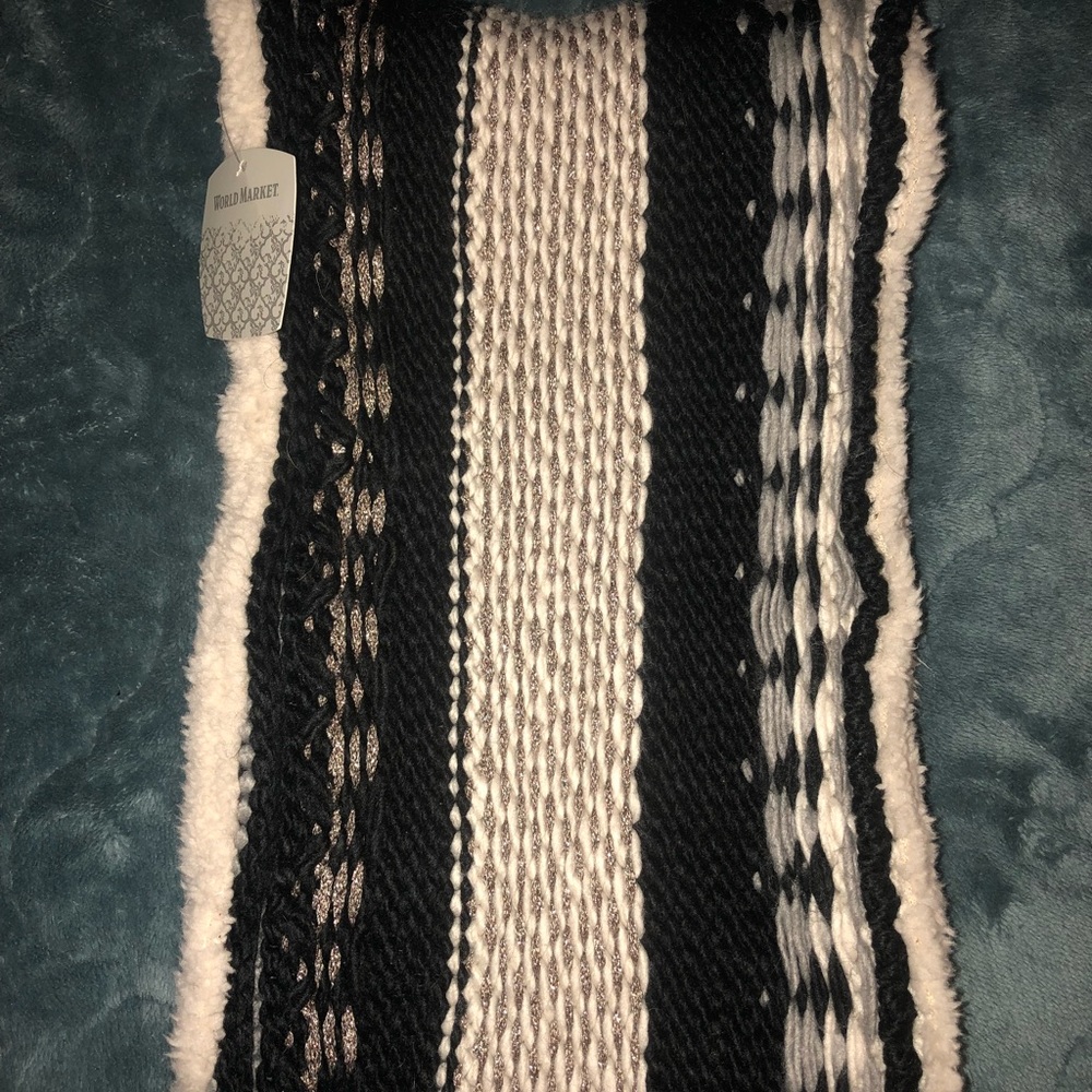 Knitted cowl scarf